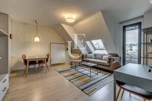 Living area - Paris: A sunny 2- bedroom apartment with parking
(Sofia)