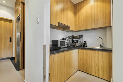 Executive Triple Room | Premium bedding, pillow-top beds, desk, laptop workspace