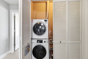 Interior - Lakefront Condo, Only Steps To The Beach (Michigan City)