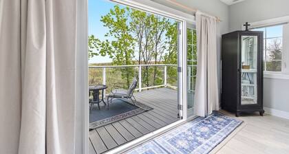 Lakefront Condo, Only Steps To The Beach