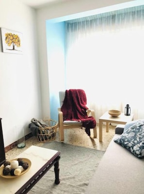 Smart TV, books - Casa con Terraza y Jardín al Lado del Camino De Santiago (Arzua)