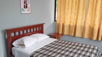 House | 4 bedrooms, iron/ironing board, free WiFi, bed sheets