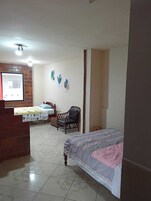 4 habitaciones, tabla de planchar con plancha y wifi gratis 