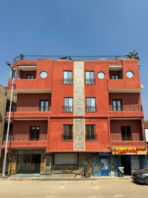 Front of property - Palm Desert Pyramids Hotel (Giza)