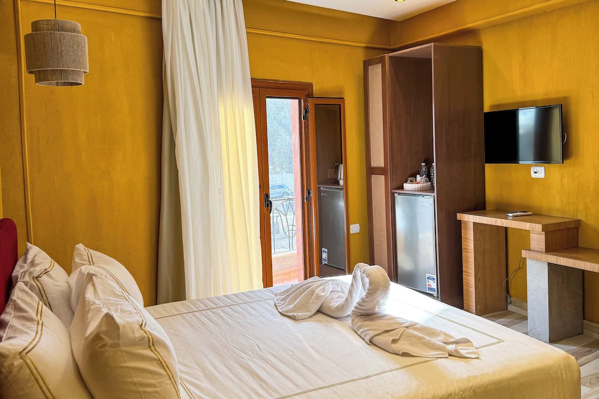 Superior Double Room, Mountain View | Minibar, desk, soundproofing, iron/ironing board