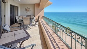 A balcony with a table and chairs, a sun decoration, and a view of the ocean. - Penthouse Beachfront at Sonoran Spa (Puerto Peñasco)