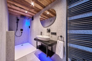 Family Chalet, 5 Bedrooms, Non Smoking, Mountain View | Bathroom | Shower, hair dryer, bathrobes, towels - NANI – Mountain Chalet (Saalbach-Hinterglemm)