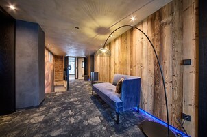 Családi faház, 5 hálószobával, nemdohányzó, kilátással a hegyre | Nappalirész | Síkképernyős tévé