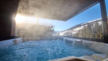 Bathtub spa outdoor
