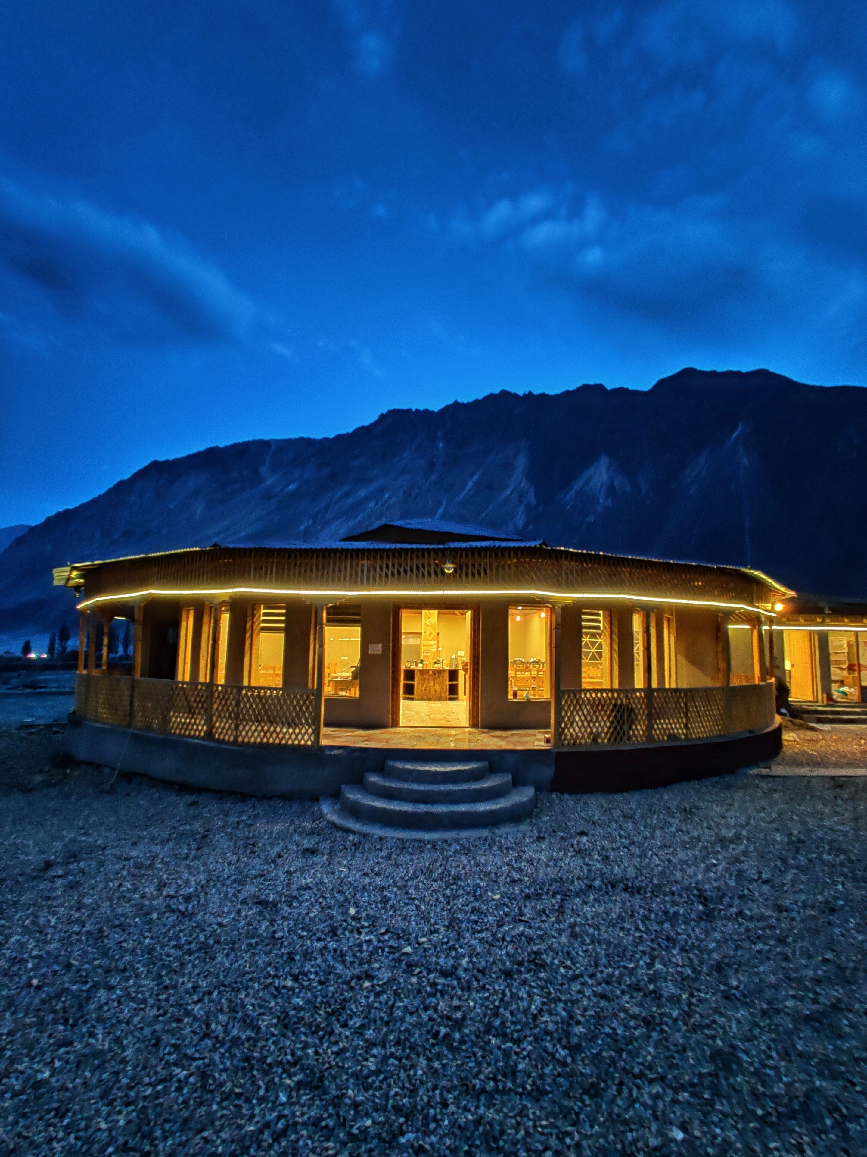 المنشأة من الخارج