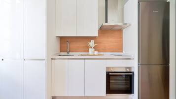 Fridge, microwave, oven, coffee/tea maker