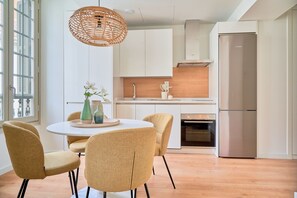 Fridge, microwave, oven, coffee/tea maker