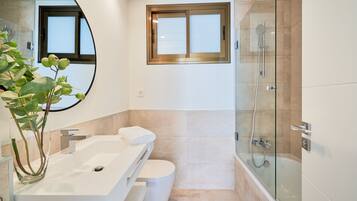 Shower, hair dryer, towels