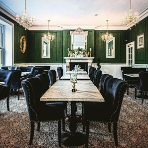 In-room dining - Lansdowne House with Private Car park (Llandudno)