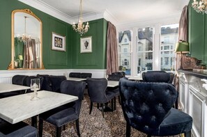 Interior - Lansdowne House with Private Car park (Llandudno)