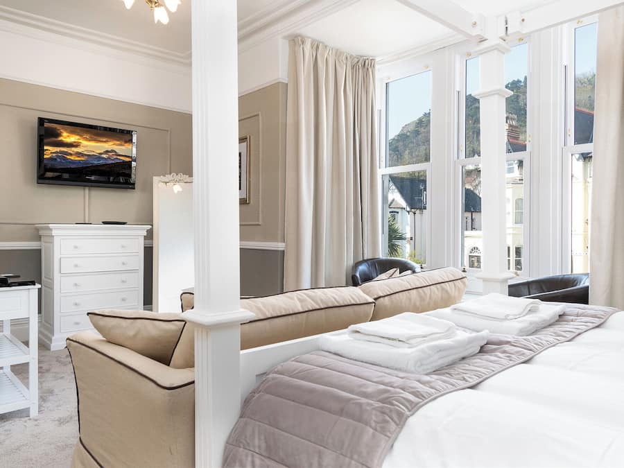 Superior Room, Mountain View | Blackout drapes, iron/ironing board, free WiFi, bed sheets