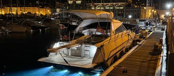 MASTER BEDROOM WITH BATHROOM ON EXCLUSIVE YACHT IN DOWNTOWN TRIESTE