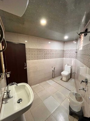 Bathroom - New Mandala Mahalsha Spa & Resort (Darjeeling)