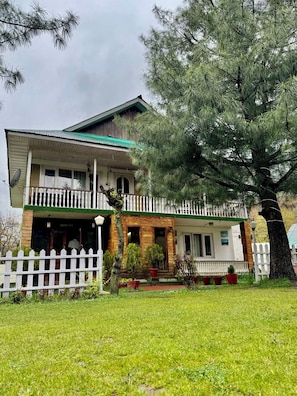Front of property - Rahat Cottage Pahalgam (Anantnag)