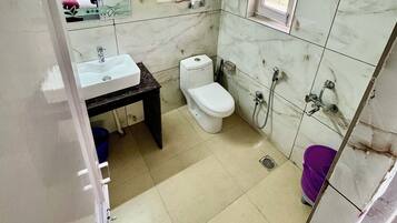 Deluxe Room | Bathroom