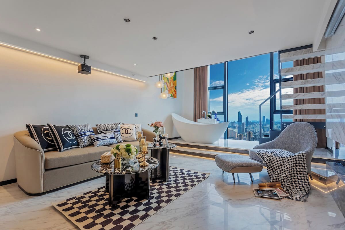 Luxury Studio Suite, 1 King Bed, City View | Living area