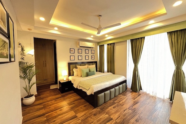 Family Suite | Egyptian cotton sheets, premium bedding, Select Comfort beds, desk