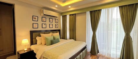 Egyptian cotton sheets, premium bedding, Select Comfort beds, desk