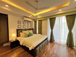 Family Suite | Egyptian cotton sheets, premium bedding, Select Comfort beds, desk