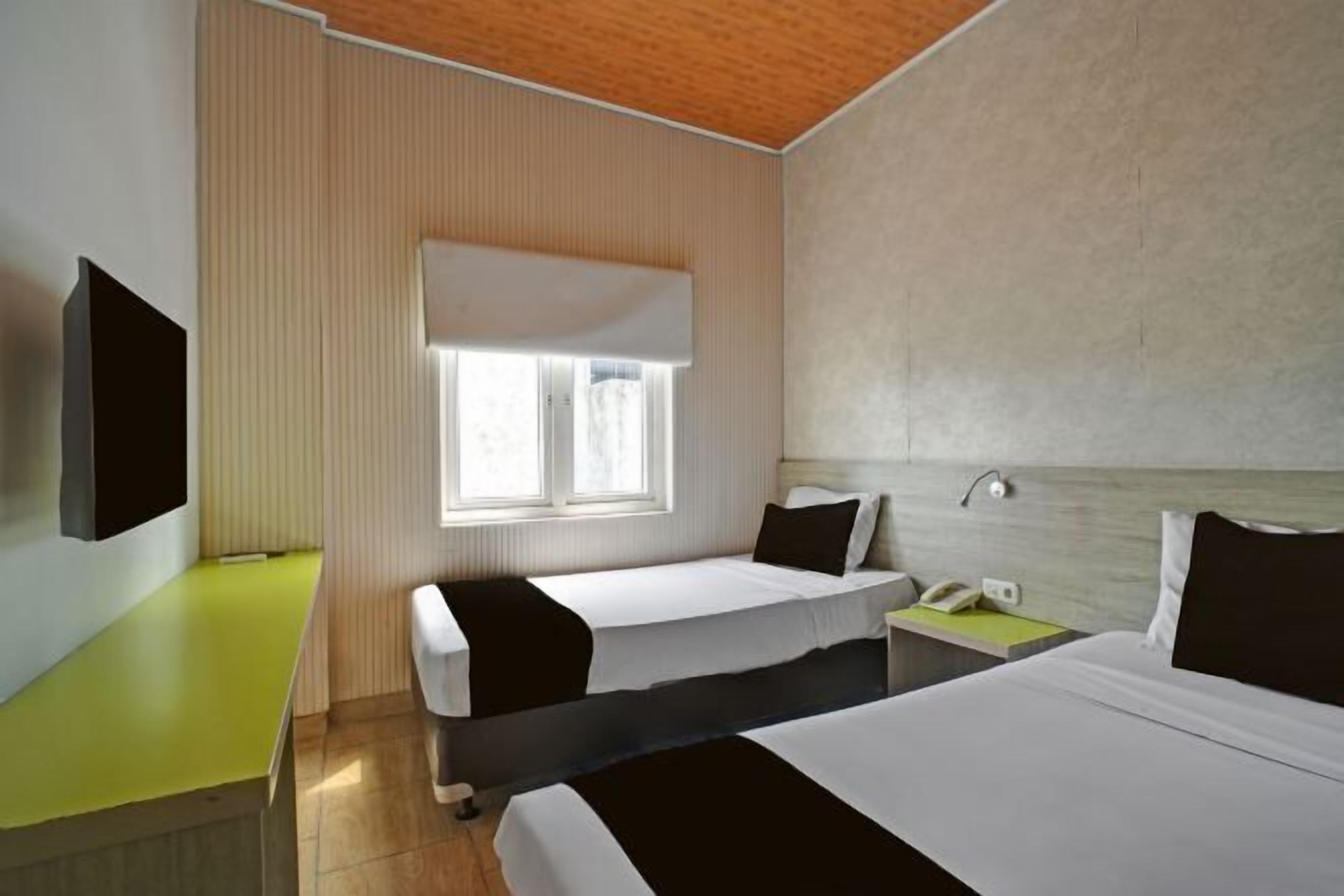 Desk, laptop workspace, free WiFi, bed sheets