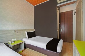 Deluxe Twin Room | Meja, ruang kerja komputer riba, Wi-fi percuma, cadar katil 