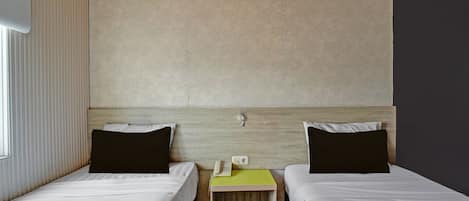 Camera Deluxe con 2 letti singoli | Una scrivania, postazione laptop, Wi-Fi gratuito, lenzuola