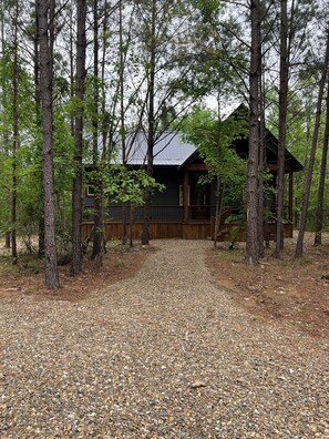 Exterior - Eagle Forest-Sleeps 4, Hot Tub, Fireplace (Broken Bow)