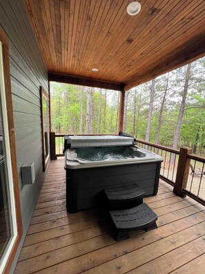 Terrace/patio - Eagle Forest-Sleeps 4, Hot Tub, Fireplace (Broken Bow)