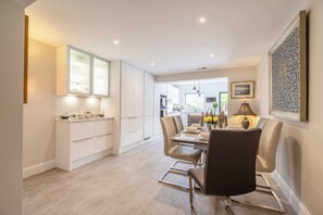 Dining - Windsor Charm : Spacious 4-Bed, Parking & Garden (Berkshire)