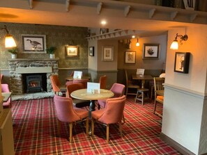 Restaurant - The Sun Inn (Windermere)