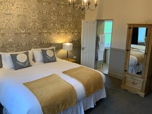 Habitación estándar con 1 cama doble o 2 individuales, baño privado | Wifi gratis y ropa de cama