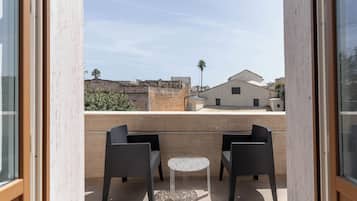 Two-Bedroom Apartment with Balcony | Terrasse/Patio