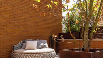 Two-Bedroom Apartment with Terrace | Terrasse/Patio