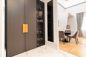 Studio (7+) | Decoración individual, mobiliario individual, escritorio