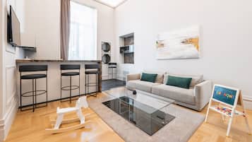 Two-Bedroom Apartment with Terrace | 客廳