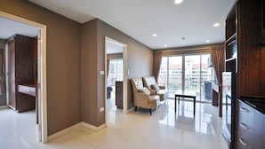 Basic Apartment, 2 Bedrooms, Corner