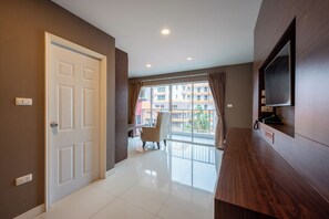 Free WiFi, bed sheets - New Nordic Marcus 3 by Apartwell (Pattaya)