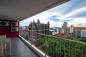 Balcony view - New Nordic Marcus 3 by Apartwell (Pattaya)