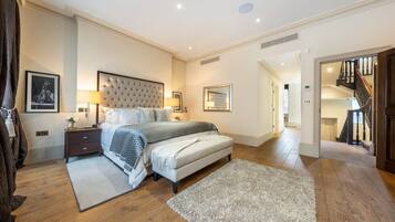 Royal-Villa, Mehrere Schlafzimmer | 7 Schlafzimmer, laptopgeeigneter Arbeitsplatz, Verdunkelungsvorhänge
