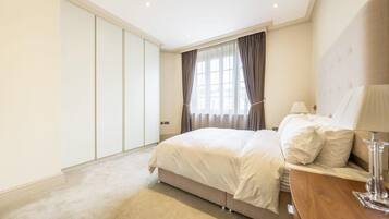 7 bedrooms, laptop workspace, blackout curtains, iron/ironing board