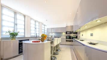 Royal Villa, Multiple Bedrooms | Private kitchen | Full-sized fridge, microwave, oven, stovetop