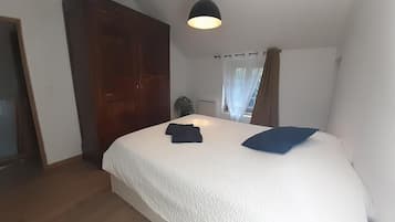 2 bedrooms, iron/ironing board, travel crib, free WiFi