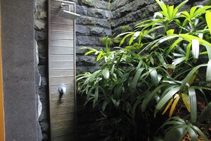 标准套房 | 浴室 | 淋浴设施、毛巾、肥皂