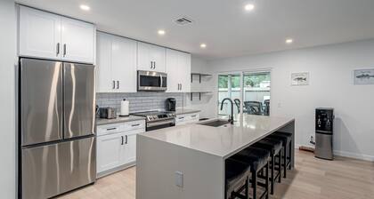 4Bdrm 3ba Pickleball, Pool Table, Nearby Marina!