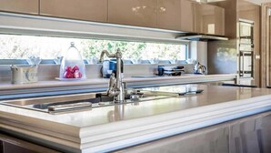 Ảnh chưa phân loại, 5 trong số 16 ảnh, nút